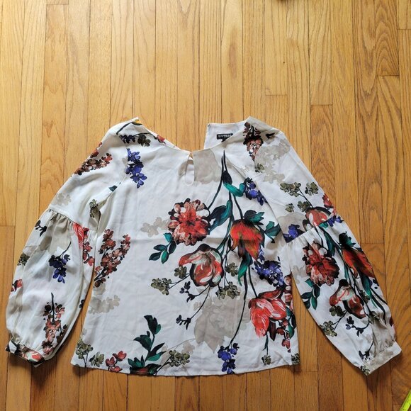 Express Floral Print Long Sleeve Blouse With Keyhole Detail - Size M - Picture 5 of 6